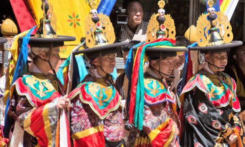 Bhutan Kulturreise: Traditionelle Maskentänze