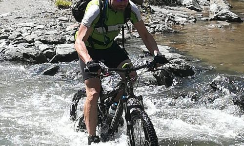 Nepal: Mit dem Mountainbike rund um die Annapurna (T903). Überflutete Straßen sind hier kein Hindernis.