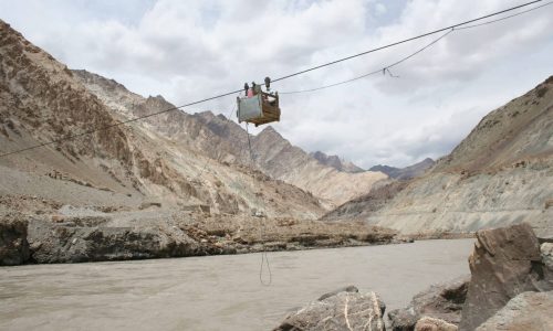 Indien: Ladakh, Drahtseilbrücke über den Zanskar-Fluss