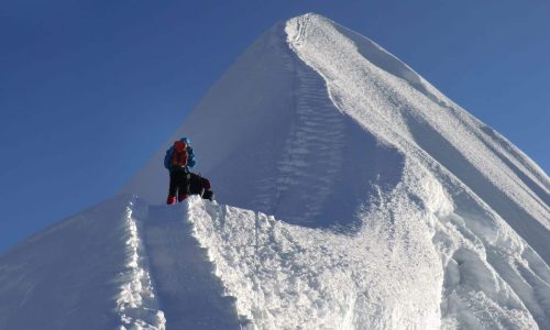 Letzter Anstieg auf dem Gipfelgrat des Island Peak (6190 m)