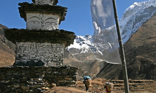 Nepal: Chörten auf dem Trek rund um den Manaslu (T162)