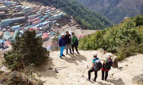 Blick auf Namche Bazaar auf dem Weg ins Everest Base Camp in Nepal