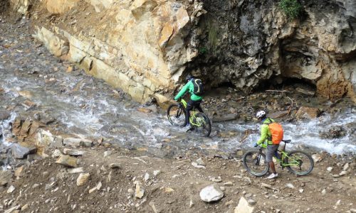 Einmal Reifenwaschen bitte | Mit dem MTB durch Mustang