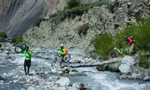 Wieder mal eine Bachquerung | Königreich Mustang | MTB Tour in Nepal