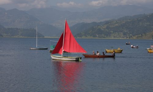 Idyllischer Phewa-See in Pokhara
